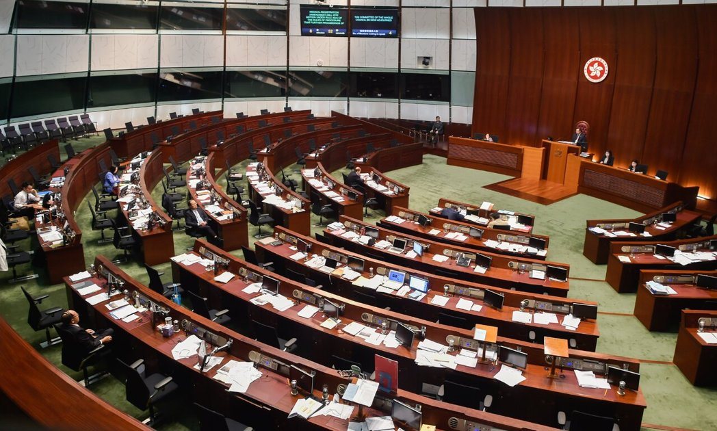 香港立法会11日快速审查完国安条例的附属法例。图为之前的香港立法会会议现场。(新... 香港立法会11日快速审查完国安条例的附属法例。图为之前的香港立法会会议现场。(新...