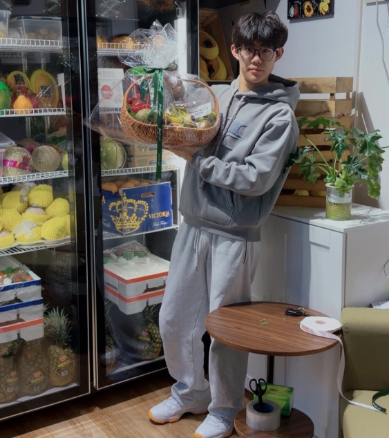 大二学生在北京三里屯创业开果礼店 日入过万