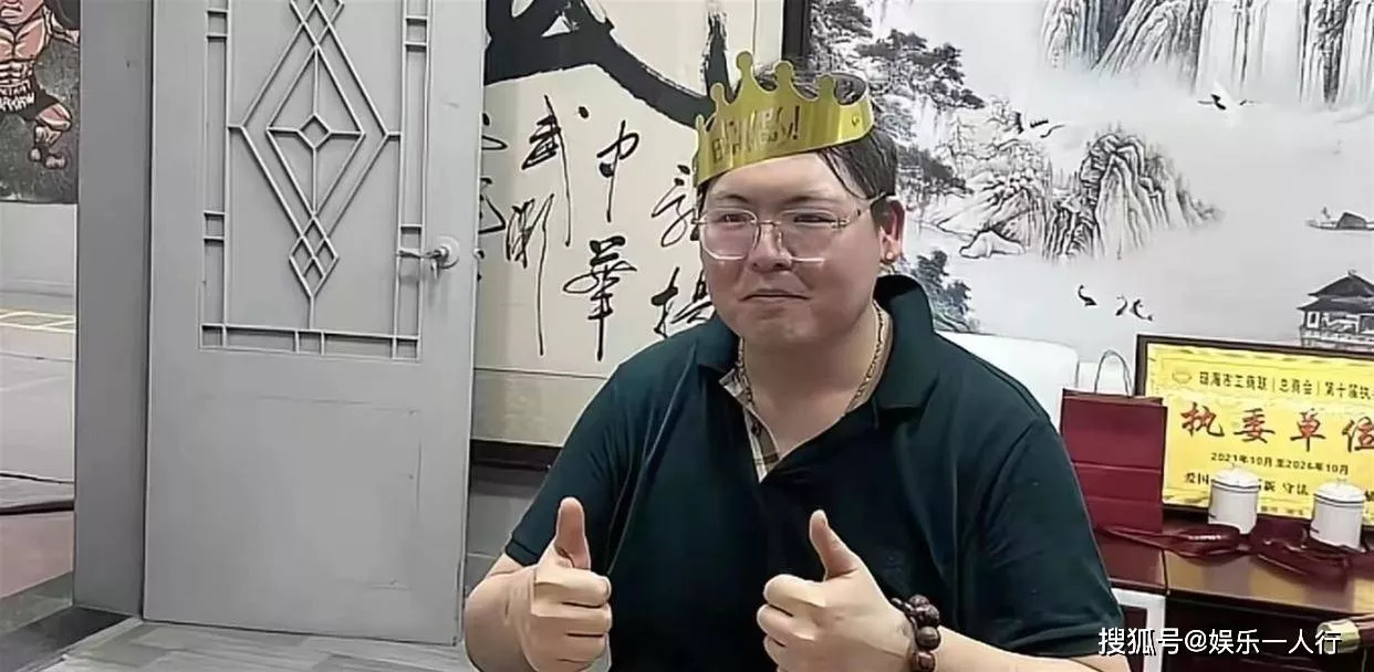 我能回家吃饭，他不行：向佐当着易立竞红了眼
